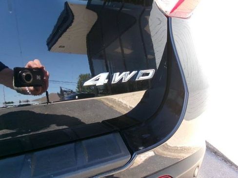 Used 2023 Ford Explorer XLT AWD/4WD image 7