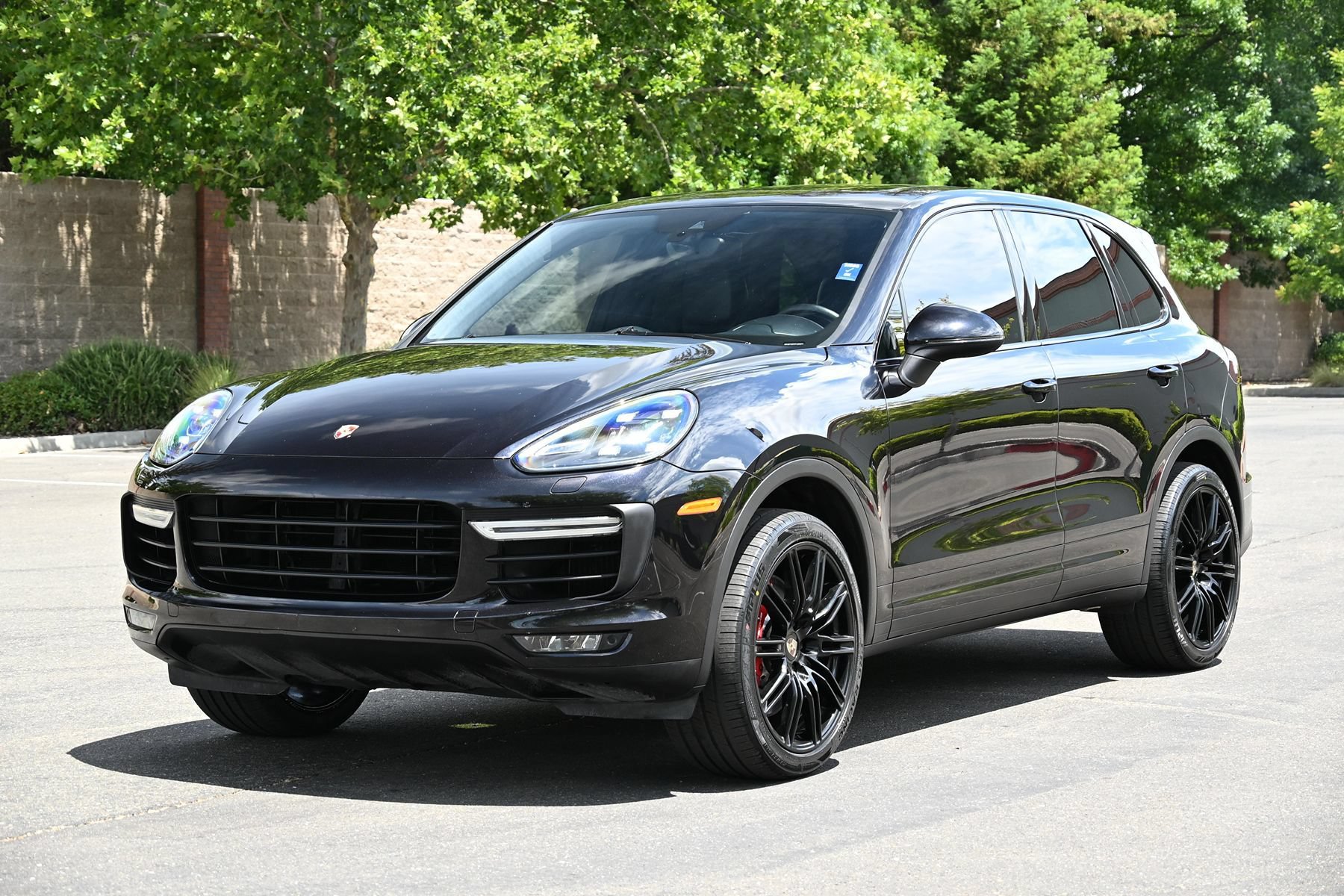 Used 2015 Porsche Cayenne Turbo AWD/4WD image 3