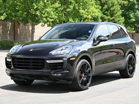 Used 2015 Porsche Cayenne Turbo AWD/4WD image 3