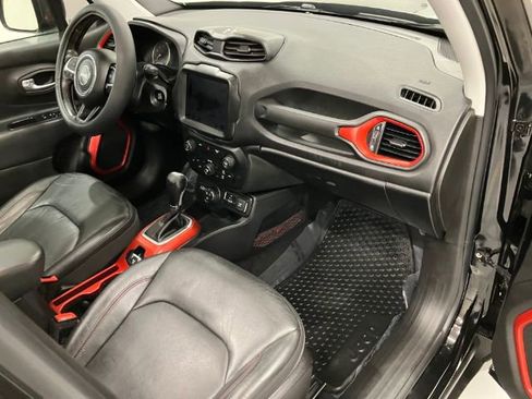 Used 2018 Jeep Renegade Trailhawk image 45