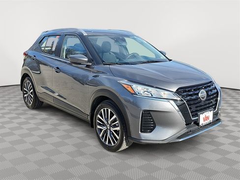Used 2021 Nissan Kicks SV image 3