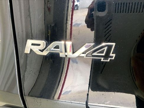 Used 2024 Toyota RAV4 XLE FWD image 31
