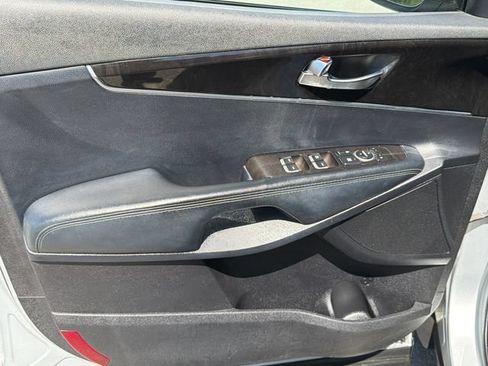 Used 2016 Kia Sorento FWD image 16