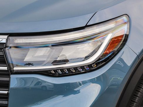 Used 2025 Ford Explorer Active w/ Active Comfort Package image 5