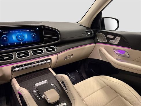 Used 2021 Mercedes-Benz GLS 450 4MATIC image 25