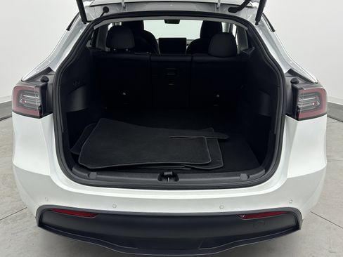 Used 2021 Tesla Model Y Long Range image 28