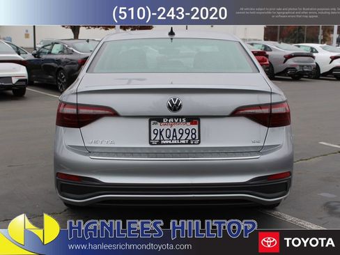 Used 2023 Volkswagen Jetta SE image 8