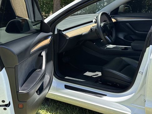 Used 2022 Tesla Model 3 Long Range AWD/4WD image 13