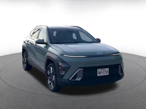 Used 2025 Hyundai Kona SEL image 3