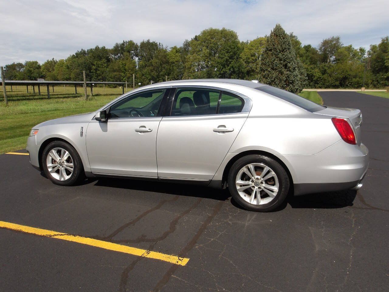 Used 2009 Lincoln MKS FWD image 11