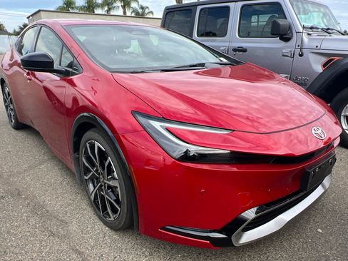 Used 2024 Toyota Prius Prime FWD image 3