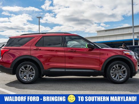 Used 2023 Ford Explorer XLT w/ Equipment Group 202A image 3