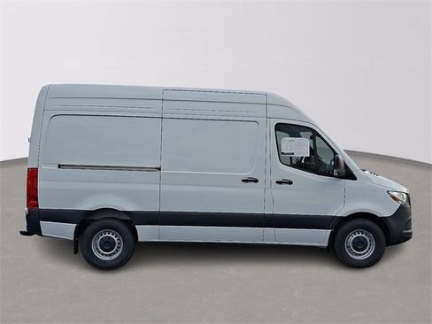Used 2025 Mercedes-Benz Sprinter 2500 image 4