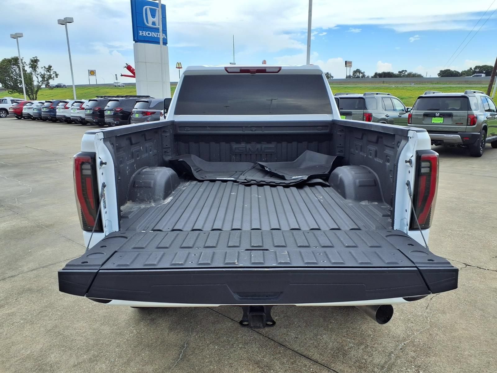 Used 2026 GMC Sierra 2500 AT4 AWD/4WD image 5