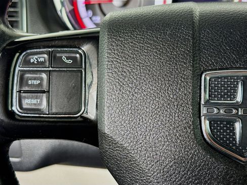 Used 2019 Dodge Grand Caravan SXT image 13