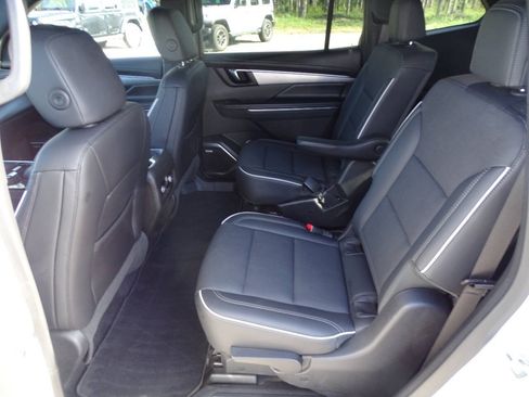 Used 2025 Buick Enclave AWD Preferred image 37