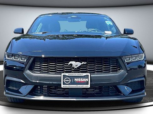 Used 2024 Ford Mustang Coupe RWD image 3