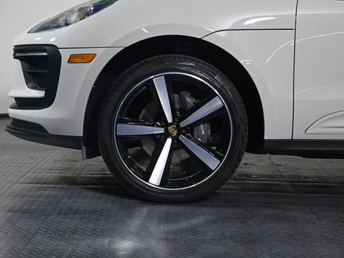 Certified 2023 Porsche Macan AWD/4WD image 28