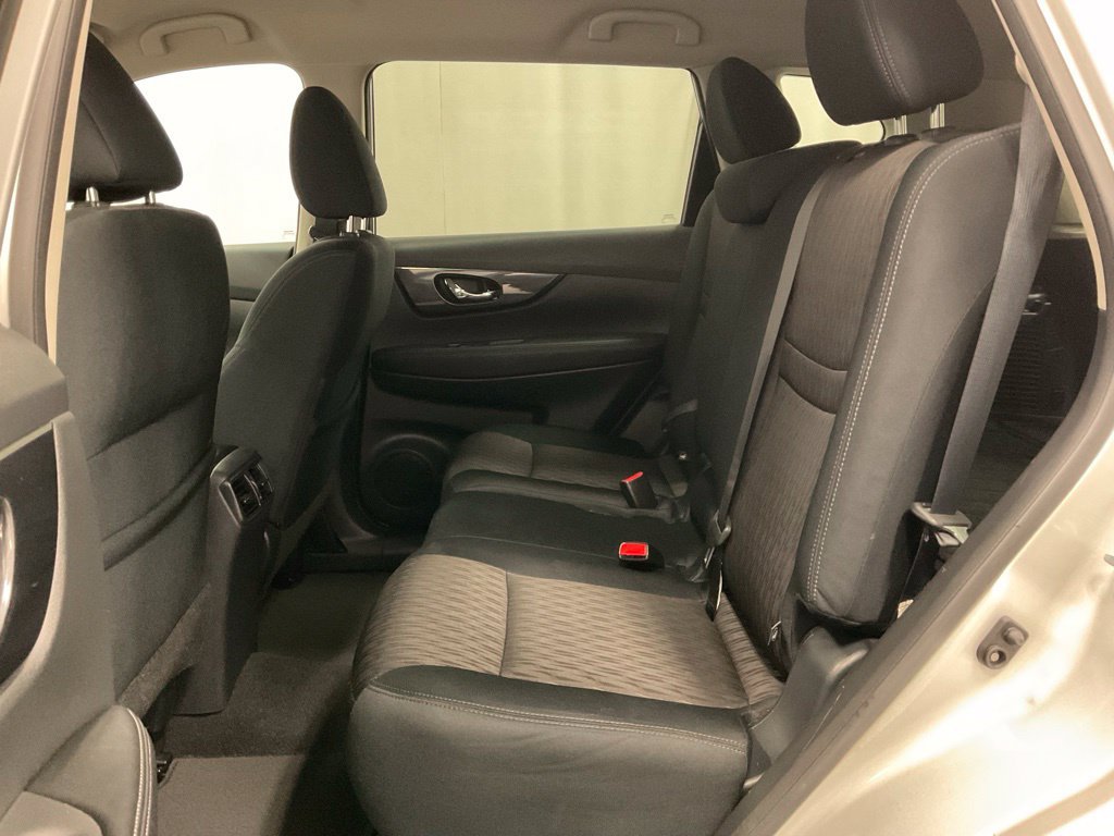 Used 2017 Nissan Rogue SV FWD image 34