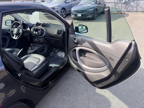 Used 2018 smart fortwo electric drive RWD image 32