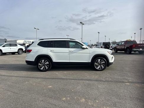 Used 2025 Volkswagen Atlas SE image 3