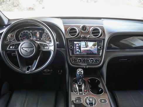 Used 2019 Bentley Bentayga AWD/4WD image 12
