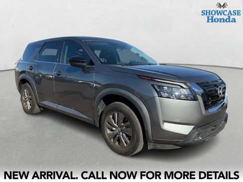 Used 2023 Nissan Pathfinder S image 6