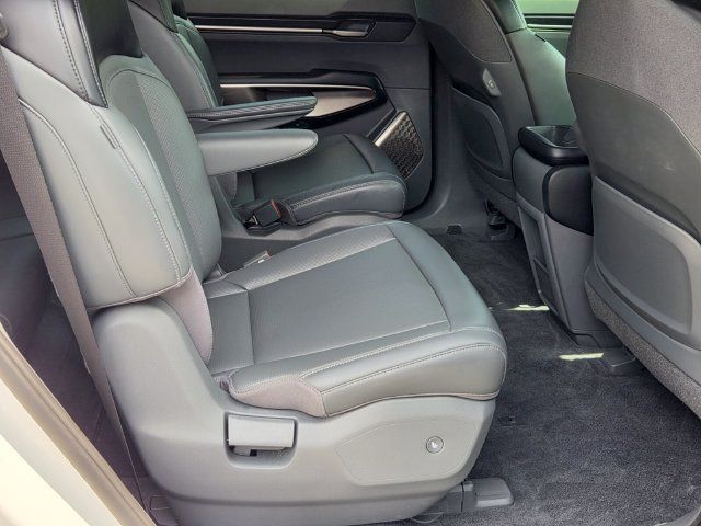 Used 2024 Kia EV9 Light Long Range RWD image 16