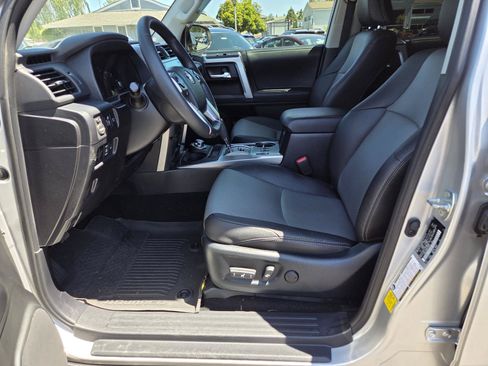 Used 2022 Toyota 4Runner SR5 Premium w/ Moonroof Package AWD/4WD image 10