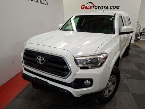 Used 2016 Toyota Tacoma SR5 image 2