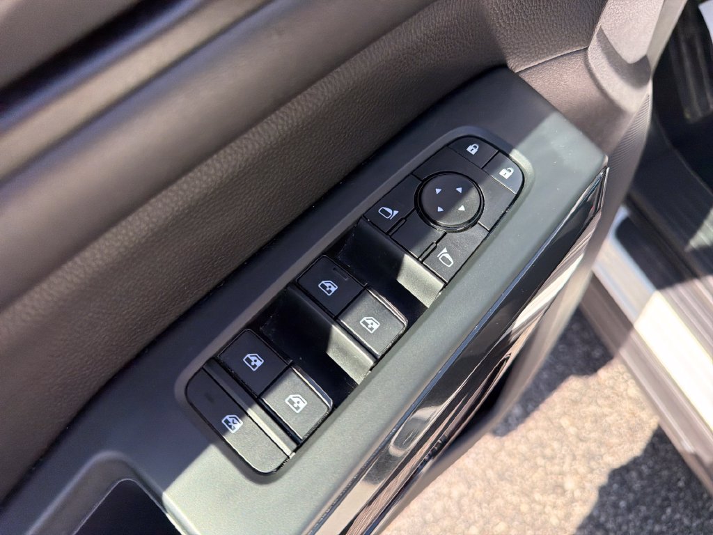 Used 2023 Nissan Pathfinder SV w/ Cargo Package AWD/4WD image 14