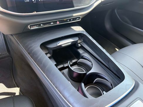 Used 2025 Mercedes-Benz E 350 Sedan image 22