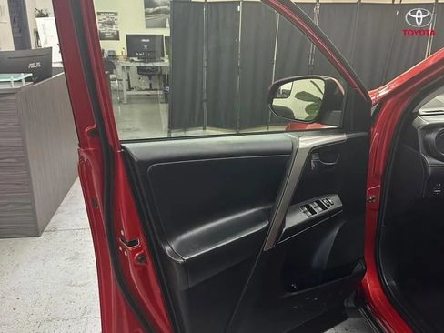Used 2017 Toyota RAV4 XLE w/ Carpet Mat Package FWD image 9
