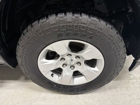 Used 2019 RAM 1500 Big Horn AWD/4WD image 14