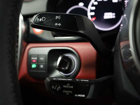 Used 2022 Porsche Cayenne image 31