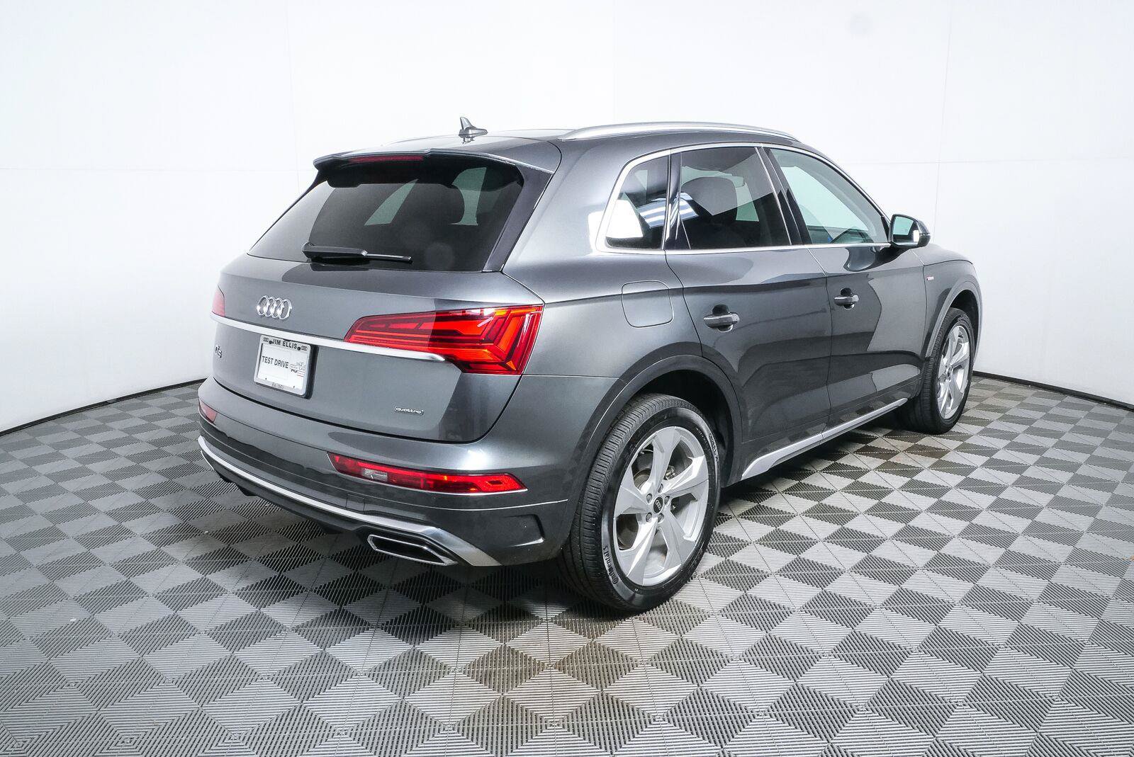 Used 2023 Audi Q5 2.0T Premium Plus AWD/4WD image 3