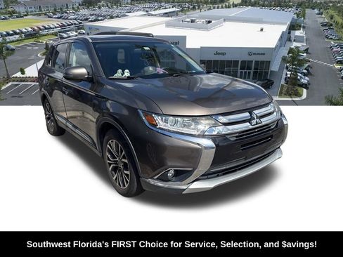 Used 2017 Mitsubishi Outlander SE image 2