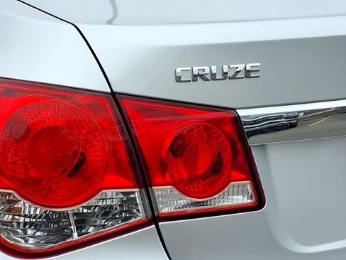 Used 2011 Chevrolet Cruze LT image 20