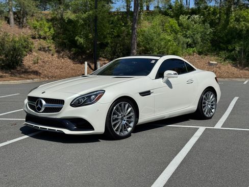 Used 2020 Mercedes-Benz SLC 300 image 4