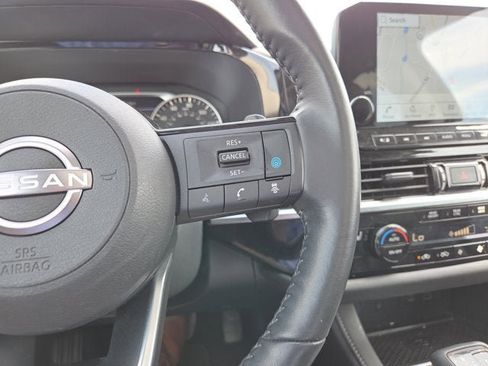 Used 2023 Nissan Pathfinder SL AWD/4WD image 22