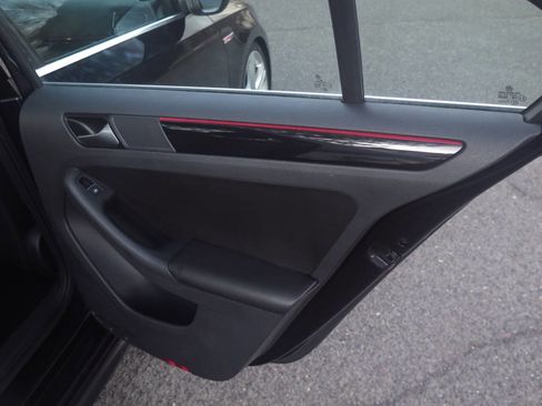 Used 2017 Volkswagen Jetta GLI image 32