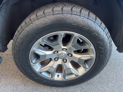 Used 2017 RAM 1500 Limited image 12