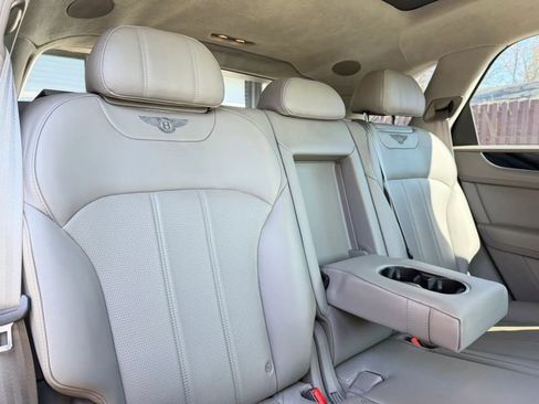 Used 2019 Bentley Bentayga AWD/4WD image 27