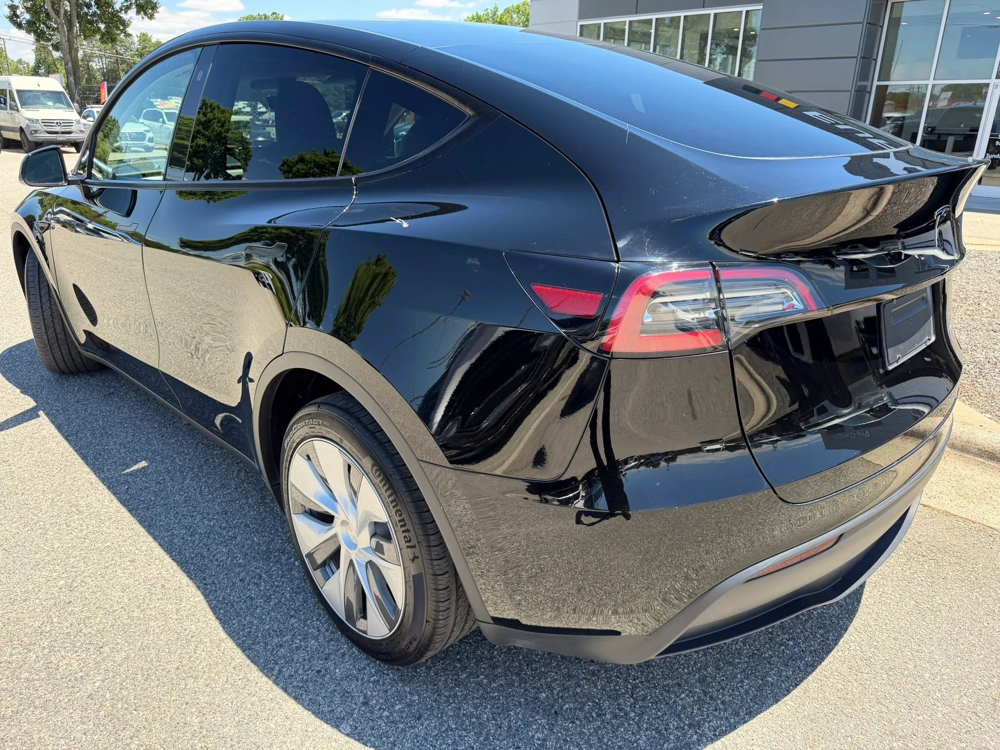 Used 2023 Tesla Model Y Long Range AWD/4WD image 3