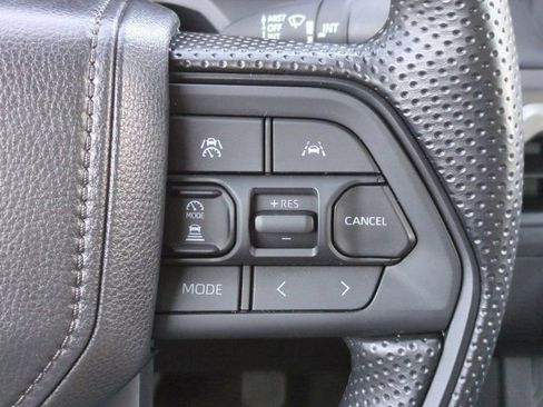 Used 2025 Toyota Tacoma SR5 AWD/4WD image 25