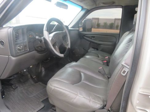 Used 2006 Chevrolet Silverado 2500 W/T w/ Heavy-Duty Power Package RWD image 19