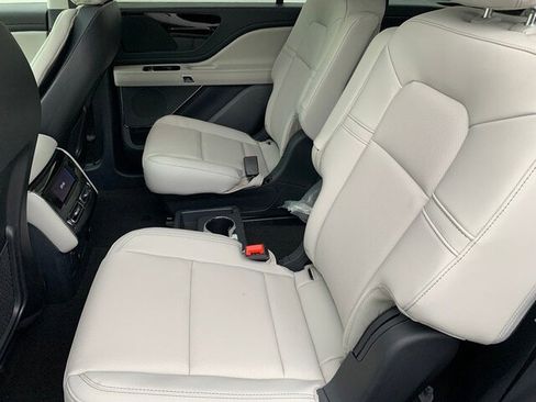 New 2026 Lincoln Aviator AWD image 36