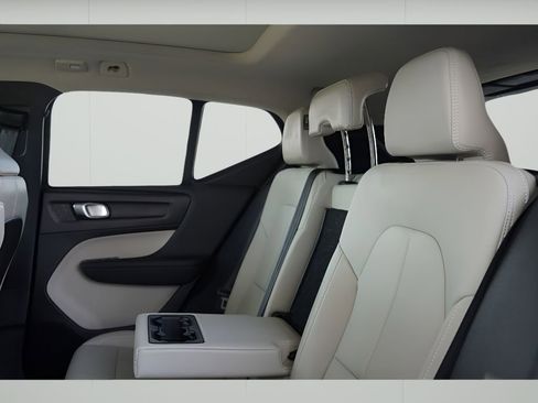 New 2026 Volvo XC40 B5 Plus w/ Protection Package Premier image 21