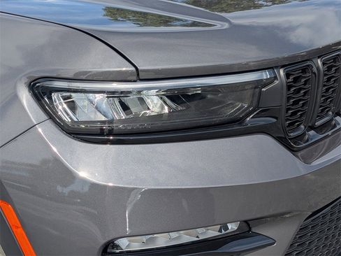 New 2025 Jeep Grand Cherokee Limited w/ Black Appearance Package image 10