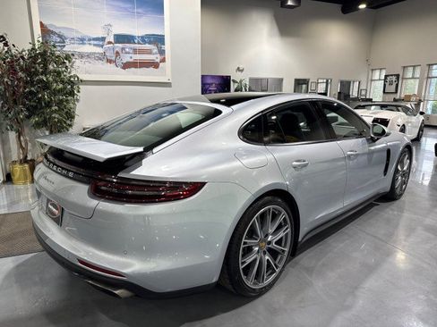 Used 2018 Porsche Panamera RWD image 38